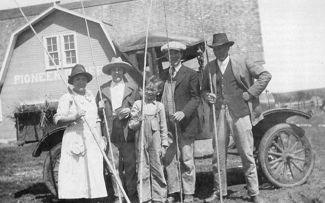 1919 Roglers and Applegates go fishing1