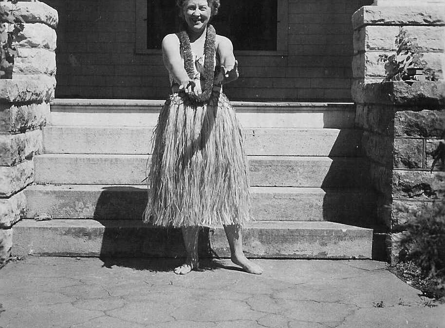 1949, Helen brings the hula to Pioneer Bluffs