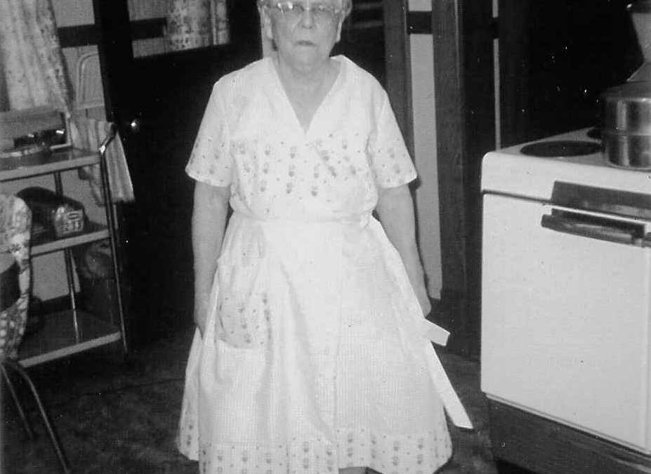 1964 Maud in the kitchen, grayscale