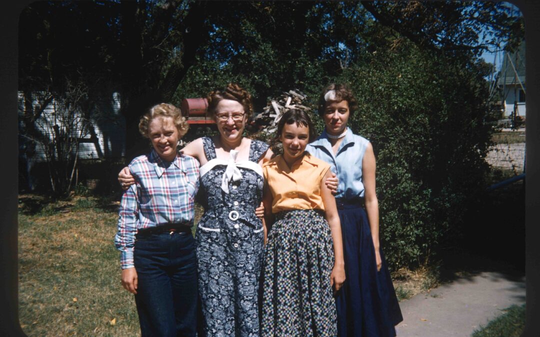 Susan Joan Mary Ann and I aug 1954 box 12 no 111 sm